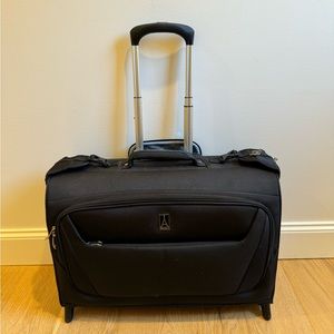 Travelpro Maxlite 5 Softside Lightweight Carry-On Rolling Garment Bag